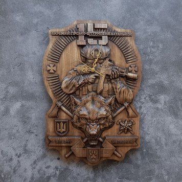 Дерев'яний різьблений Годинник "Вперті і нескорені" 04002 фото