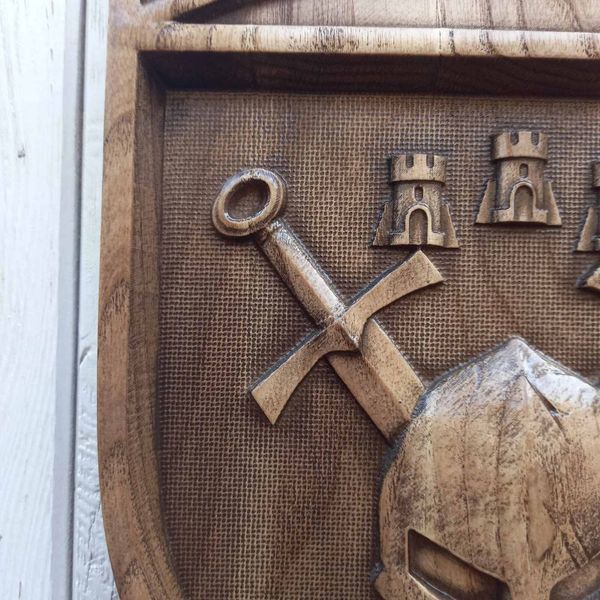 Дерев'яний різьблений Герб "Доблестю та зброєю" 03056 фото