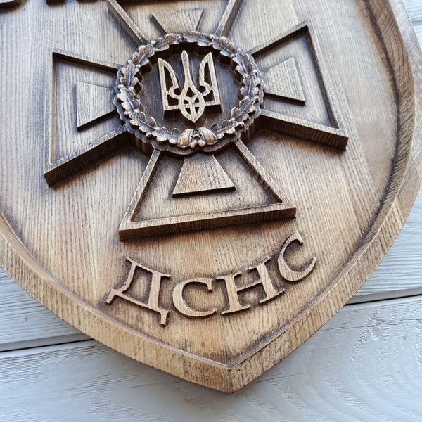 Дерев'яний різьблений Герб "ДСНС" 03030 фото