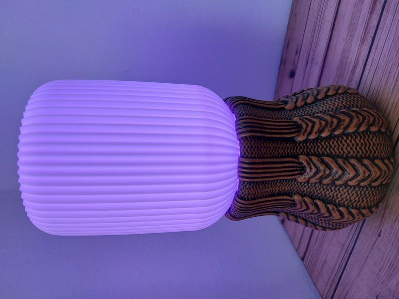 Дерев'яний різьблений світильник з LED підсвіткою 12018 фото