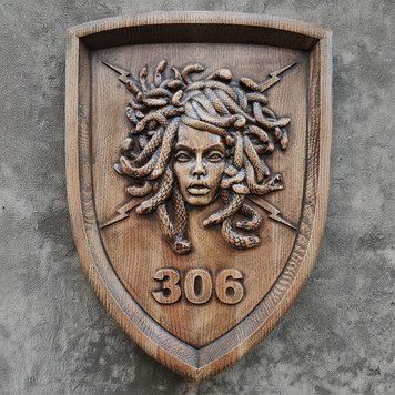 Дерев'яний різьблений Герб "306 Батальйон Горгона" 03076 фото
